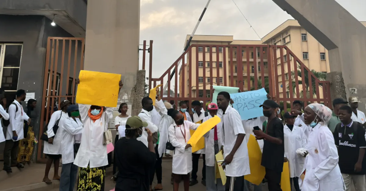 LAUTECH Students Block University Gate Over Plan to Separate Anatomy, Physiology from Medicine