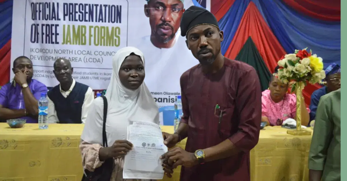 Mayor Ameen Ibrahim Distributes 500 Free JAMB Forms to Underprivileged Students in Ikorodu North