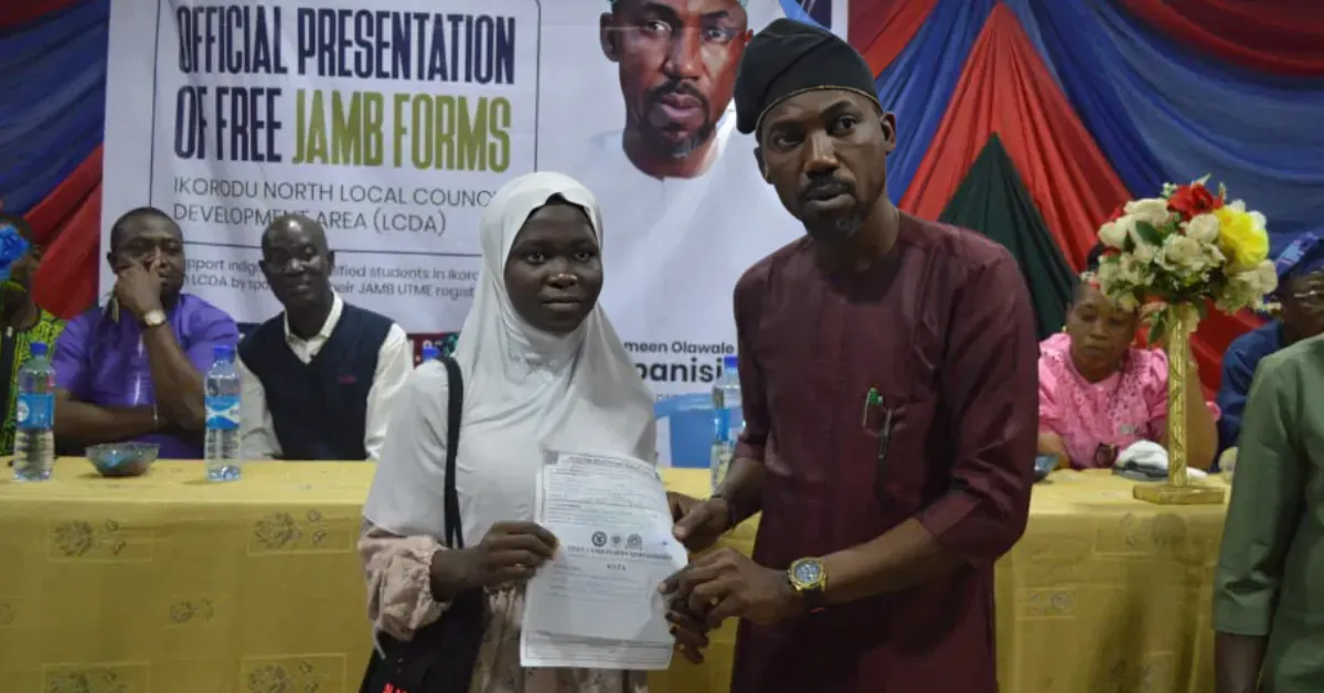 Mayor Ameen Ibrahim Distributes 500 Free JAMB Forms to Underprivileged Students in Ikorodu North